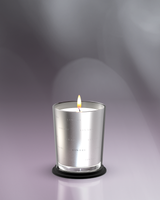 FENICE Duftkerze von LINARI im hochglänzend silbernen, zweifarbig beschichteten Glas mit warmer Flamme.