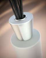 LINARI AMARENA Raumduft-Diffusor aus italienischem Glas, schneeweißem Samt und gebürstetem Aluminium mit schwarzen Stäbchen